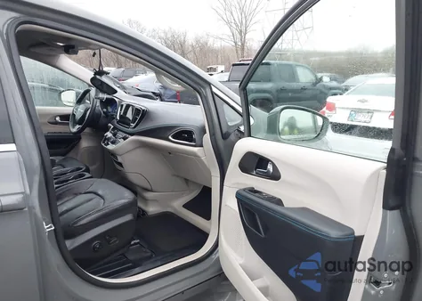 2021 Chrysler Pacifica Touring L z USA, uszkodzony, nr VIN 2C4RC1BG1MR602335